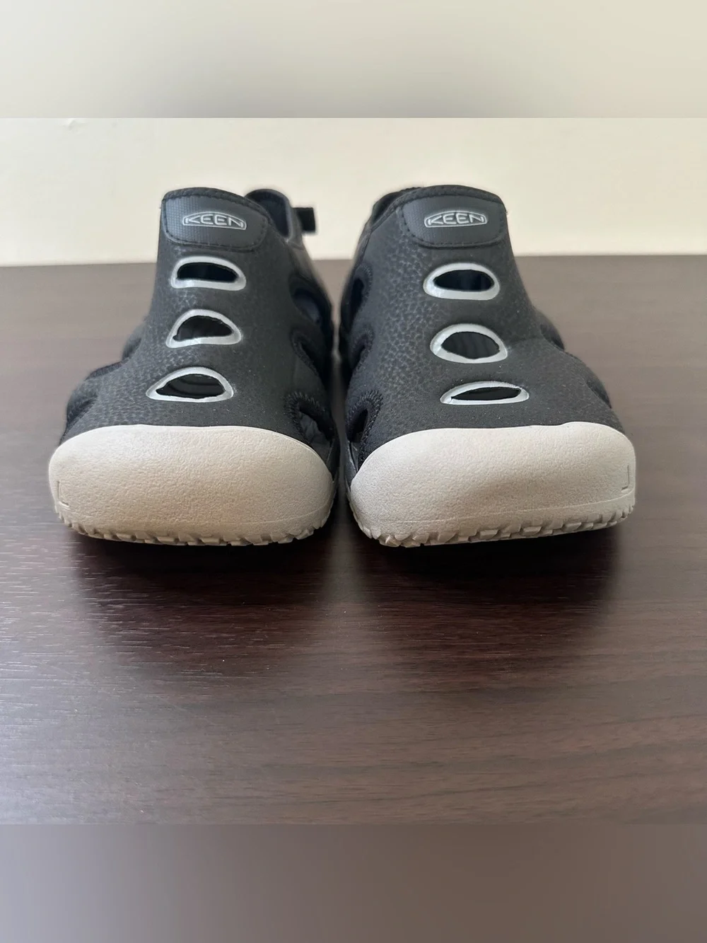 KEEN Stingray Slip-On Sandals Black Gray Hook & Loop Size 2 Unisex Kids New